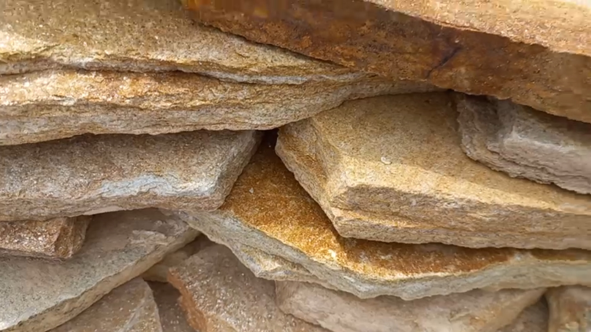 Плитняк златолит жёлтый золотистый для фасада 1,5-3см купить в Волоколамске