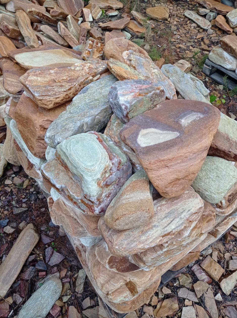 Златолит жёлтый, жёлто-зелёный глыбки и валуны для ланшафтного дизайна купить в Волоколамске