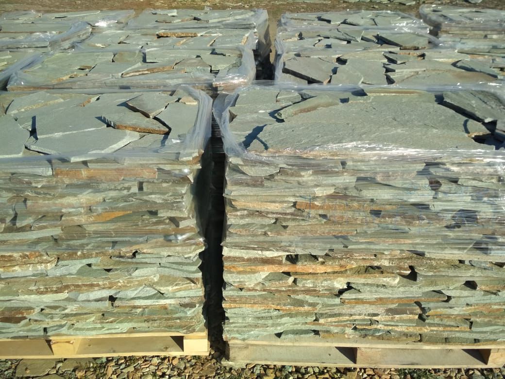 Плитняк златолит зелёный для цоколя, отмостки купить в Волоколамске