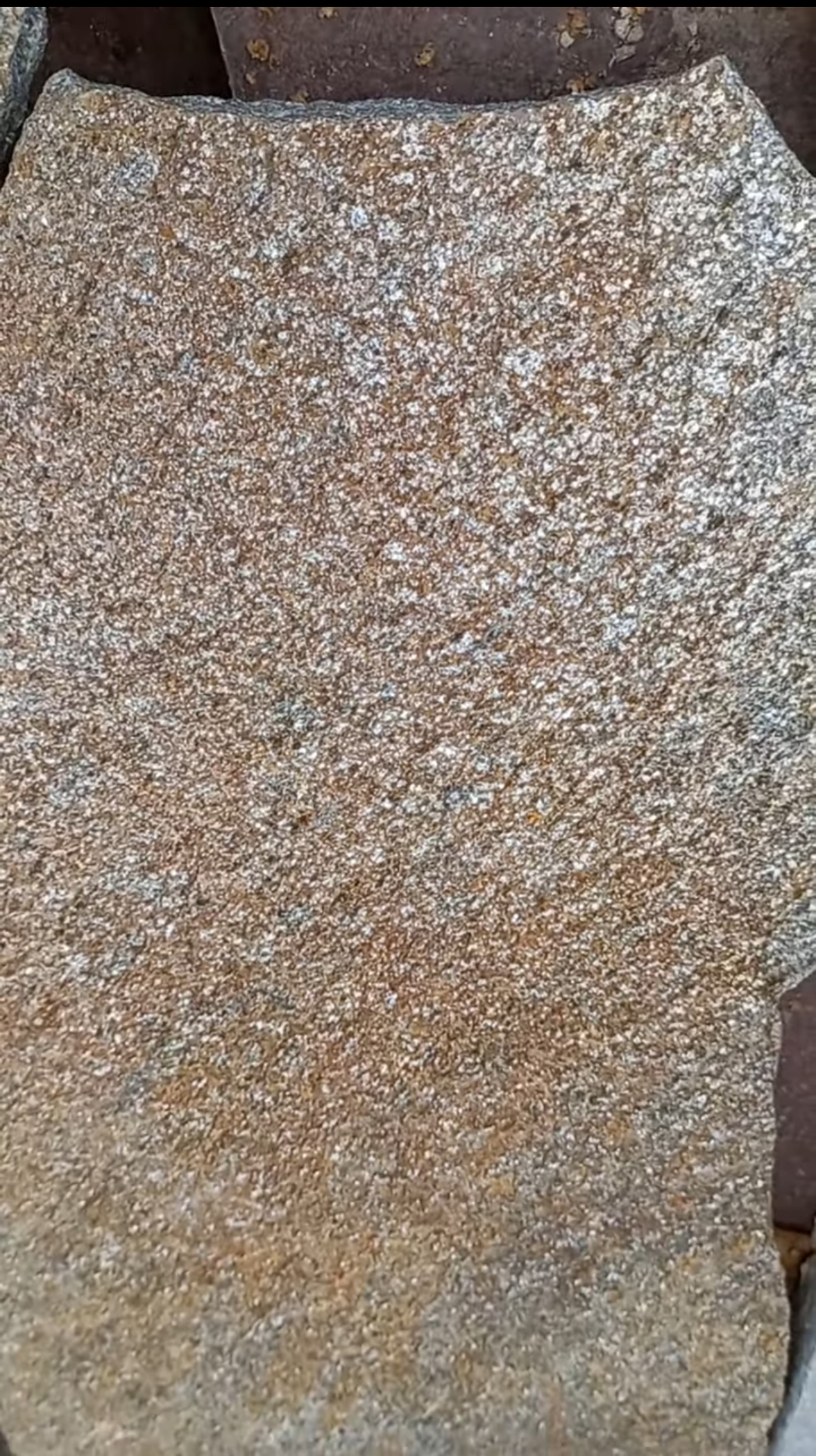 Плитняк златолит серебристый для цоколя, отмостки купить в Волоколамске