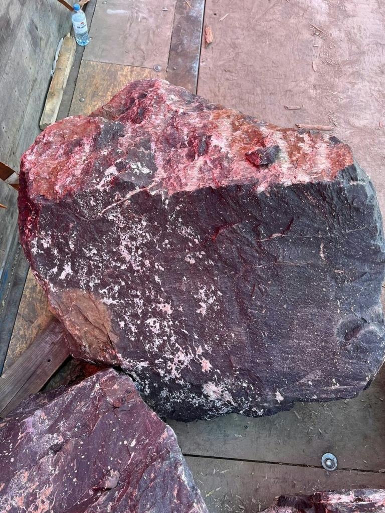 Камни для ландшафтного дизайна красно-фиолетовые 10-60 килограмм купить в Волоколамске