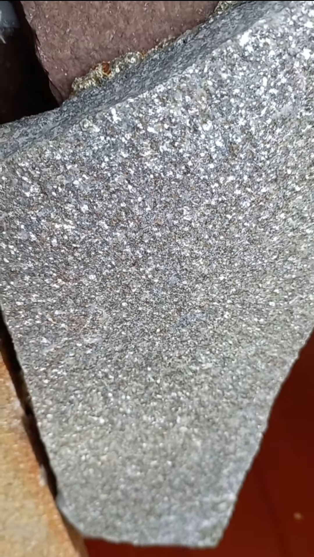 Плитняк златолит серебристый для фасада купить в Волоколамске