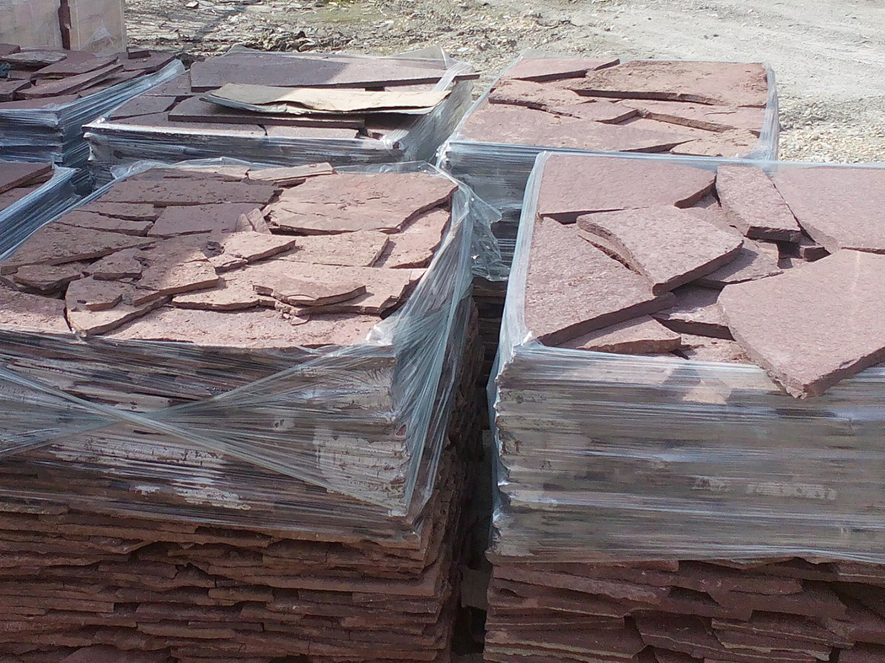 Плитняк лемезит бордовый для облицовки цоколя 20-25 мм  купить в Волоколамске