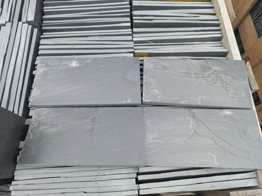 чёрная каменная плитка