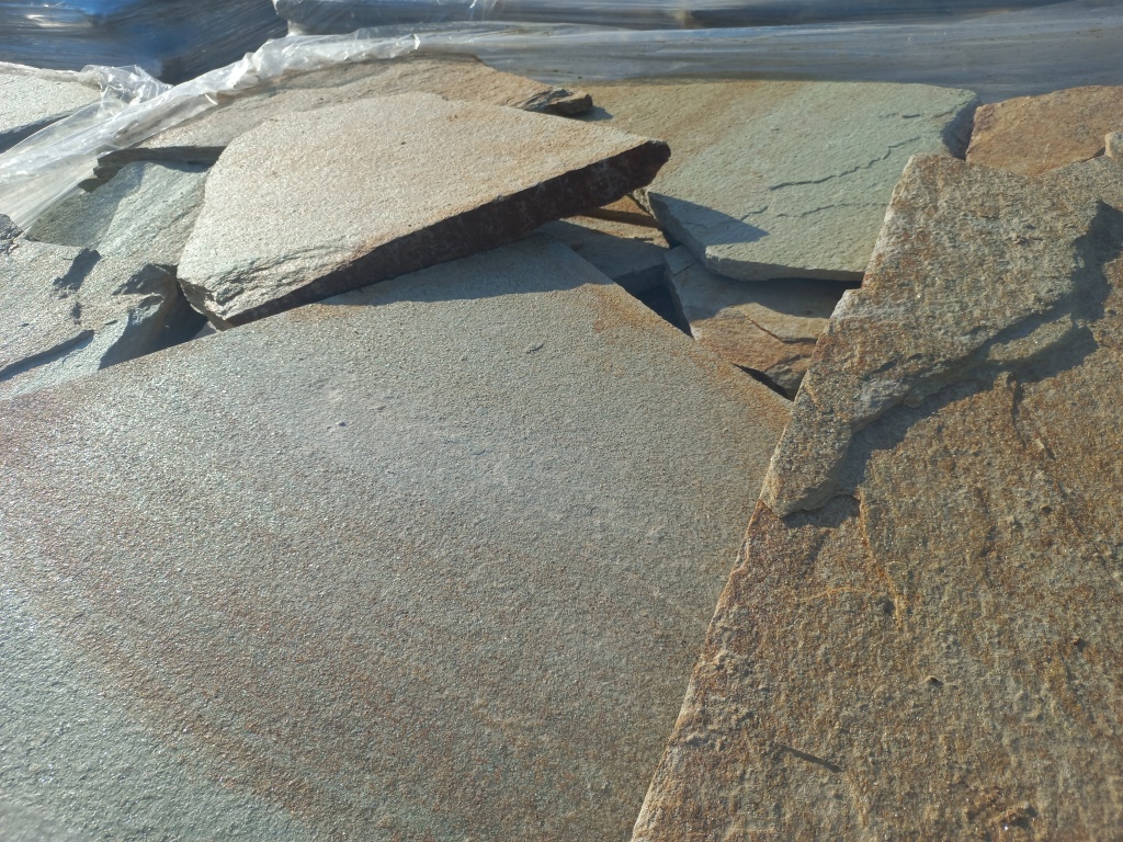 златолит золотисто-фисташковый