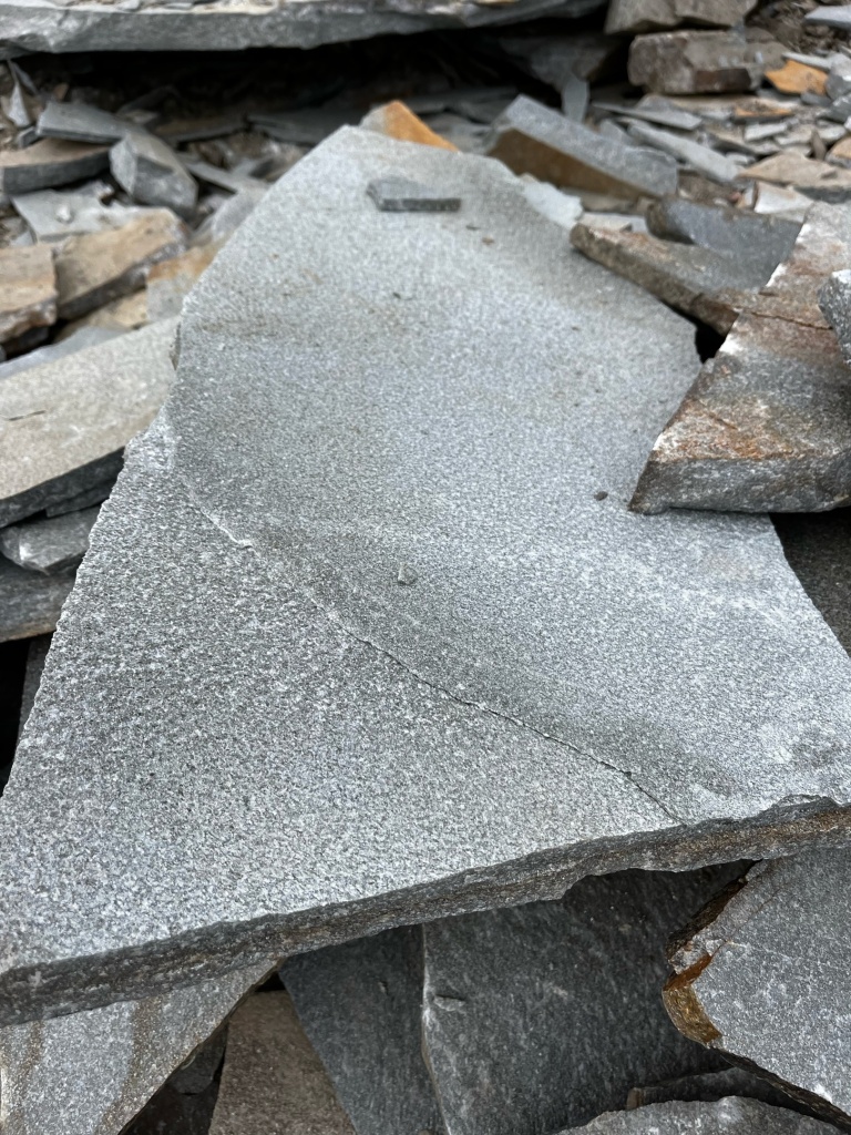 форматные плиты для пошаговых дорожек и ландшафтного дизайна