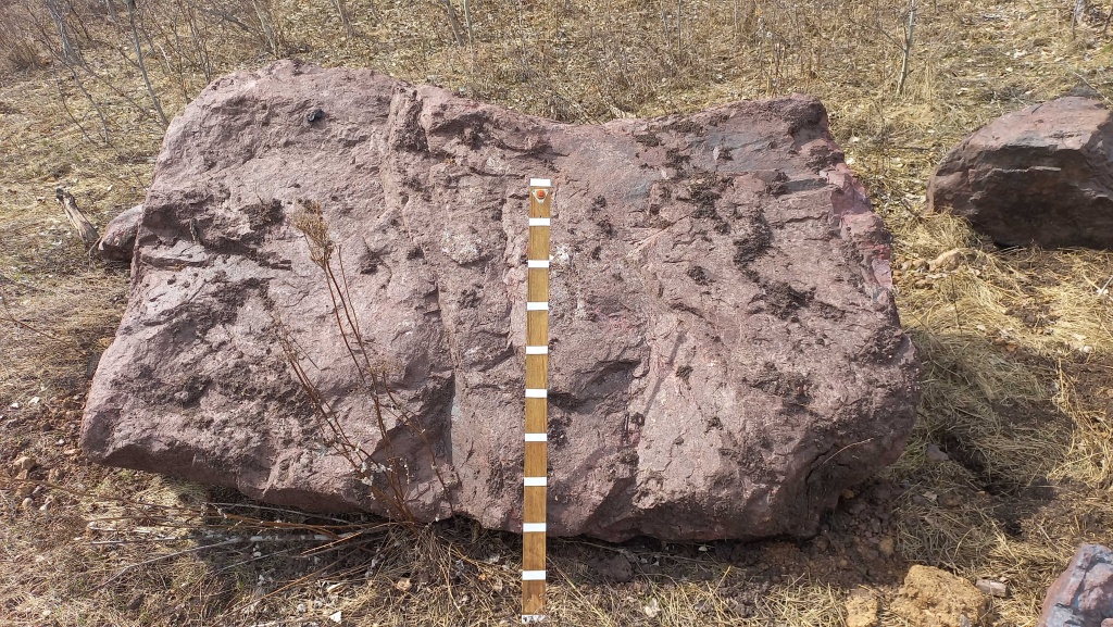 Яшма красная валуны и глыбы для ландшафтного дизайна