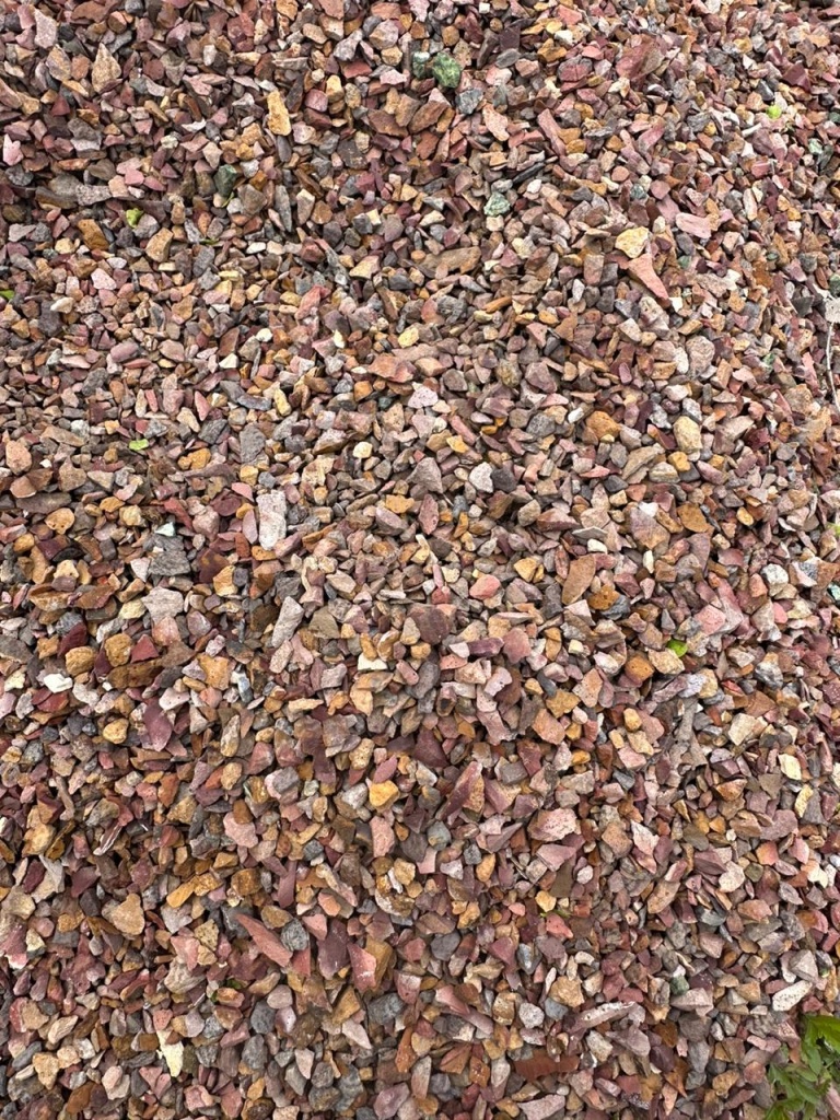 купить розовый щебень
