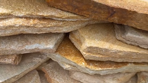 Плитняк златолит жёлтый золотистый для отмостки купить в Волоколамске