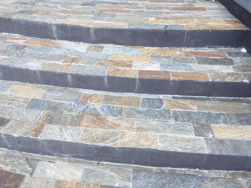 Плитка из Златолита Уральского для лестницы купить в Волоколамске