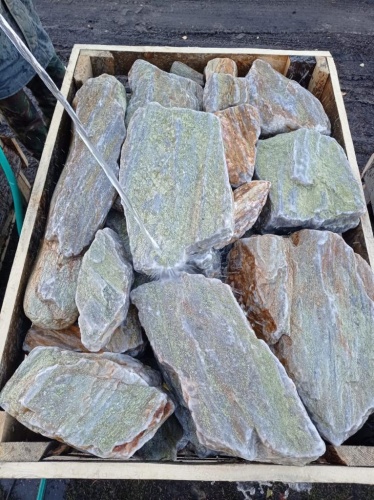 Златолит жёлтый, жёлто-зелёный глыбки и валуны для ланшафтного дизайна купить в Волоколамске
