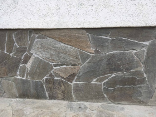 Плитняк златолит Уральский для цоколя, отмостки купить в Волоколамске