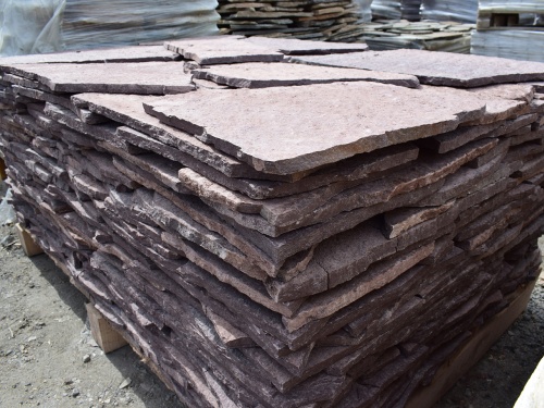 Плитняк лемезит бордовый для облицовки цоколя 20-25 мм  купить в Волоколамске