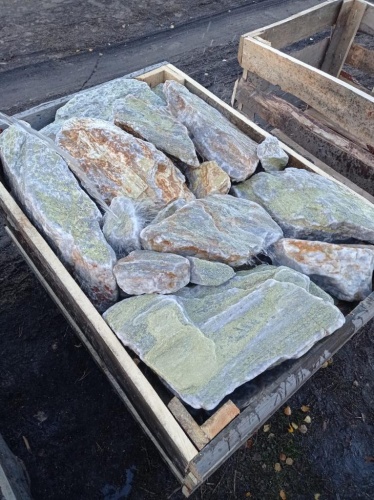 Златолит жёлтый, жёлто-зелёный глыбки и валуны для ланшафтного дизайна купить в Волоколамске