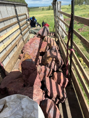 Ландшафтные глыбы красно-фиолетовые 200-1000 килограмм купить в Волоколамске