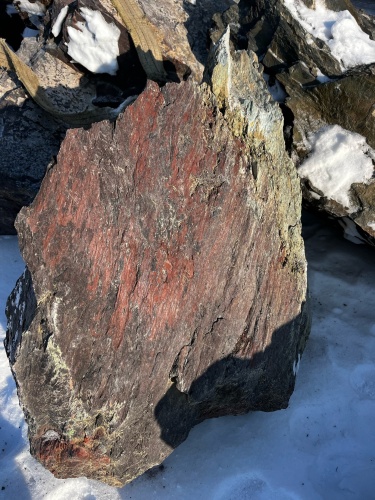 Ландшафтные глыбы красно-фиолетовые 200-1000 килограмм купить в Волоколамске