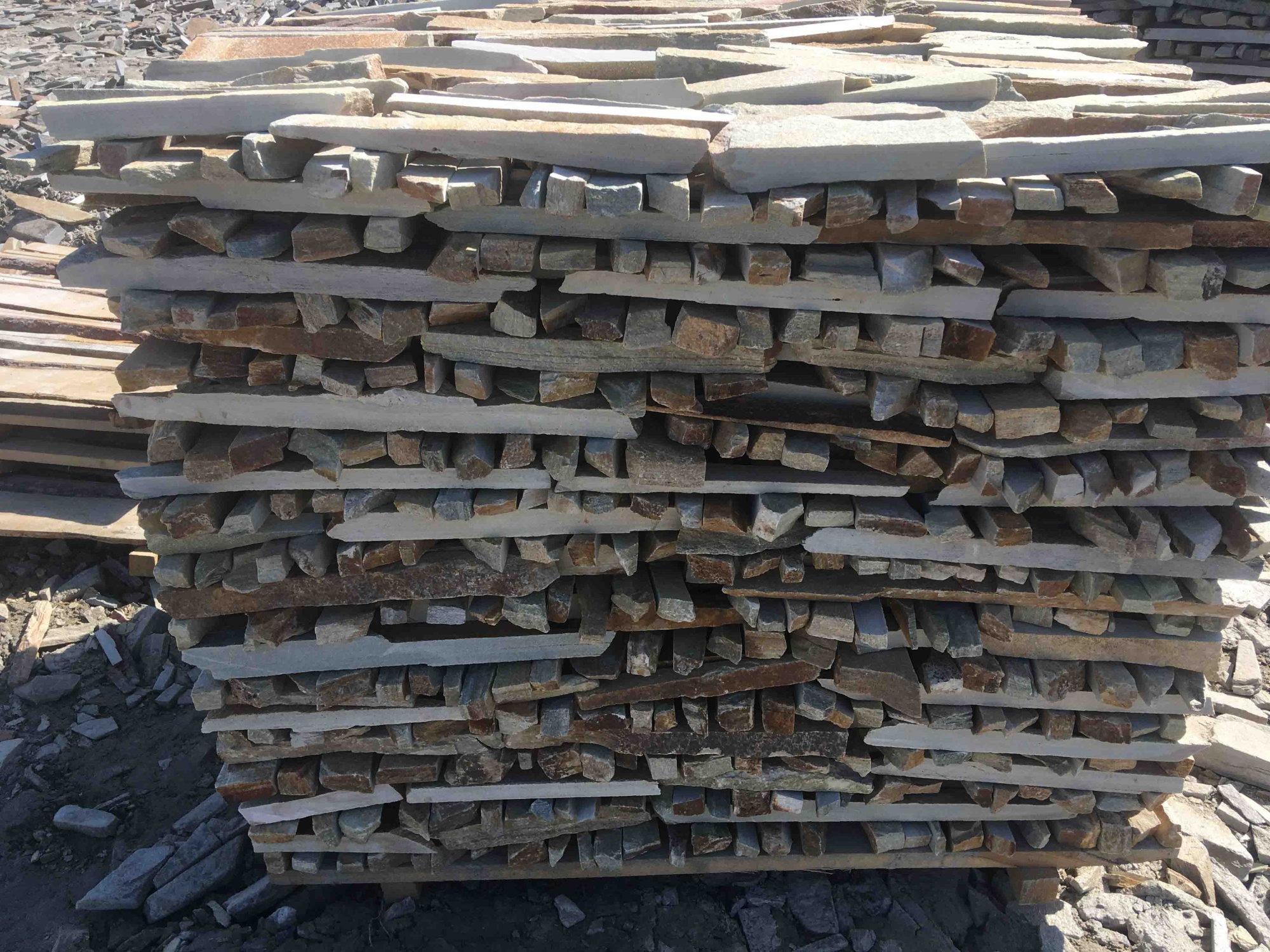 Горбушка златолит золотистый для облицовки купить в Волоколамске