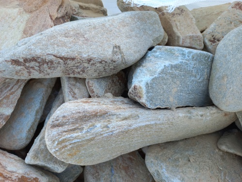 Златолит жёлтый, жёлто-зелёный глыбки и валуны для ланшафтного дизайна купить в Волоколамске