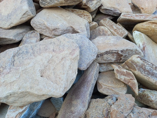 Златолит жёлтый, жёлто-зелёный глыбки и валуны для ланшафтного дизайна купить в Волоколамске