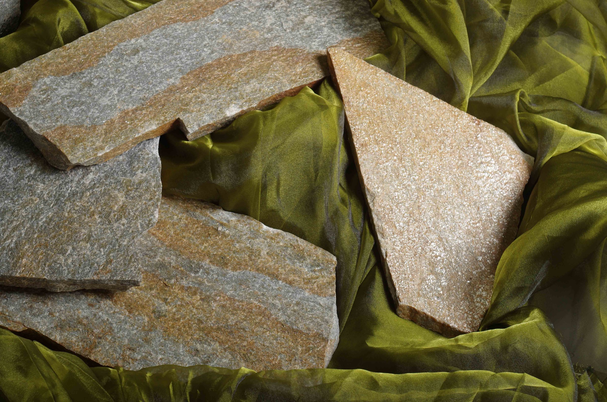 Плитняк златолит Уральский  для фасада купить в Волоколамске