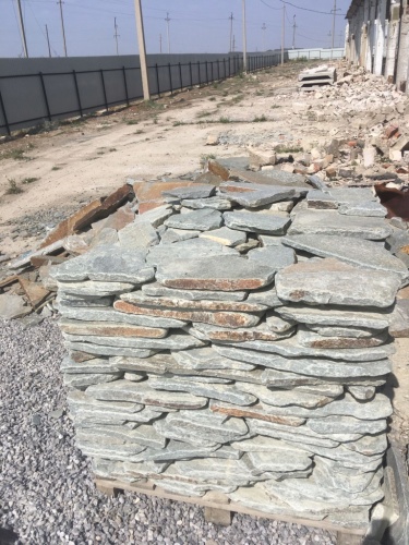 Златолит серебристый галтованный для лестниц купить в Волоколамске